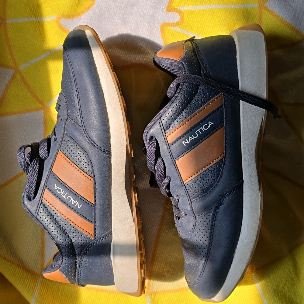 VGUC- Nautica Boys Sneakers in Blue and Brown size 6